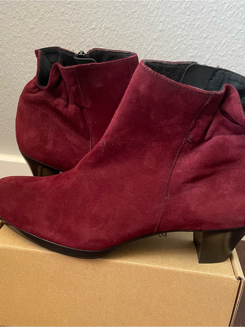Munro American Burgundy Suede Ankle Booties Size 8